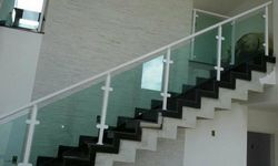 Escada corrimão vidro