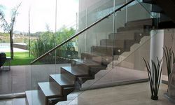 Produto Escadas de inox é vidro