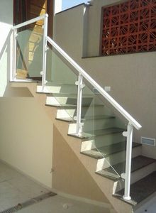 corrimão alumínio e vidro