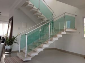 corrimão de alumínio e vidro