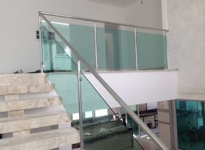 corrimão de inox com vidro