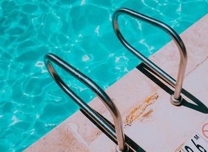 corrimão para piscina