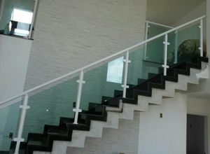 escada corrimão vidro