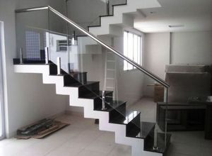 escada corrimão vidro