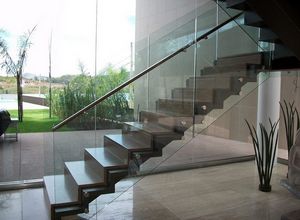 escadas de inox é vidro