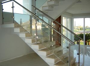 escadas de vidro é inox