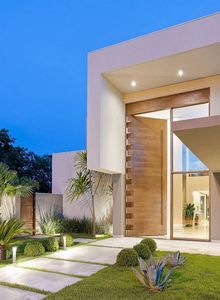 fachada com porta de vidro