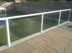 guarda corpo alumínio branco