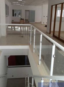 guarda corpo de alumínio branco
