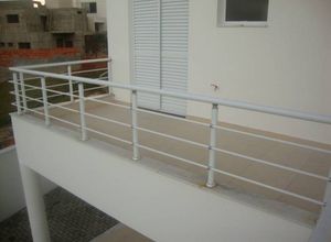 guarda corpo de alumínio branco