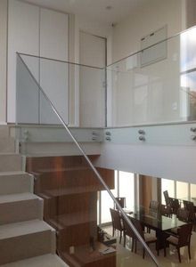 guarda corpo de escada em vidro