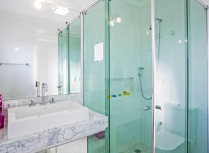 montagem de box de vidro