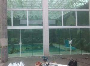 porta de vidro temperado para loja