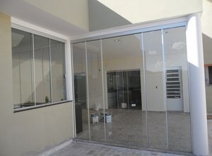 portas é janelas de vidro