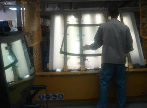 vidro na fabricação de parabrisas de automóveis