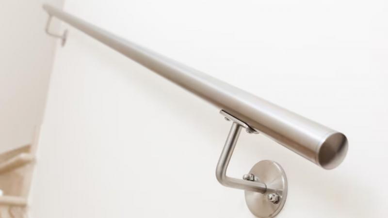 Corrimão de parede para escada é essencial para segurança e estilo; descubra como escolher o ideal